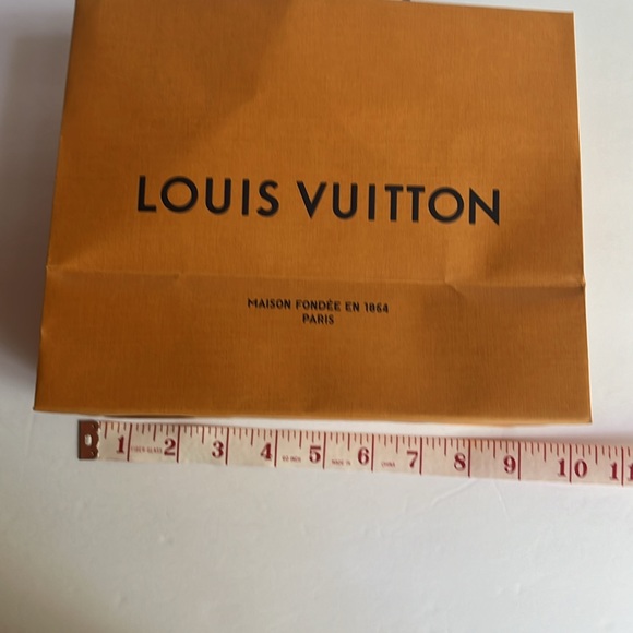 Louis Vuitton LV Shopping Tote - Picture 6 of 10